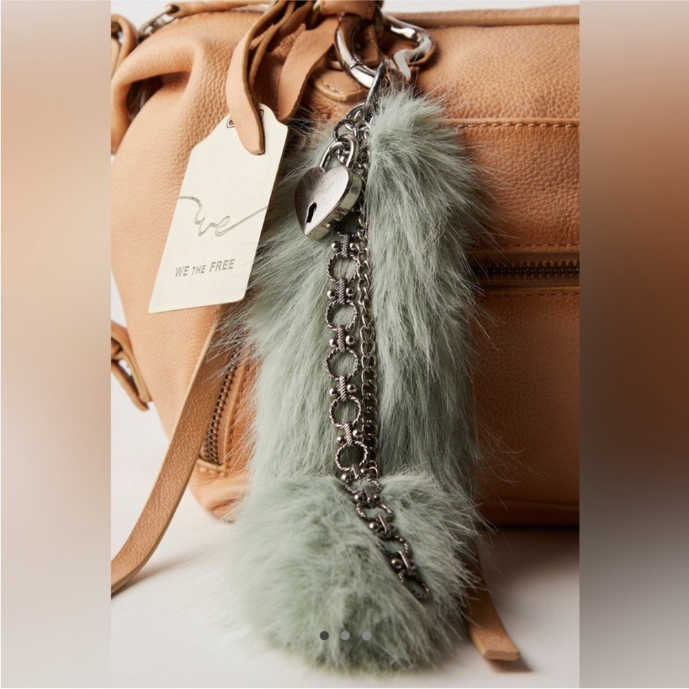 FREE PEOPLE TAIL KEYCHAIN🪻✨ - Picture 2 of 3